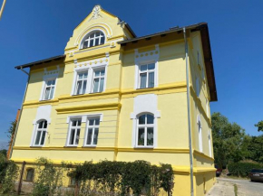 VILA GALA ubytování apartmány v secesní vile soukromé PARKOVÁNÍ u domu ZDARMA